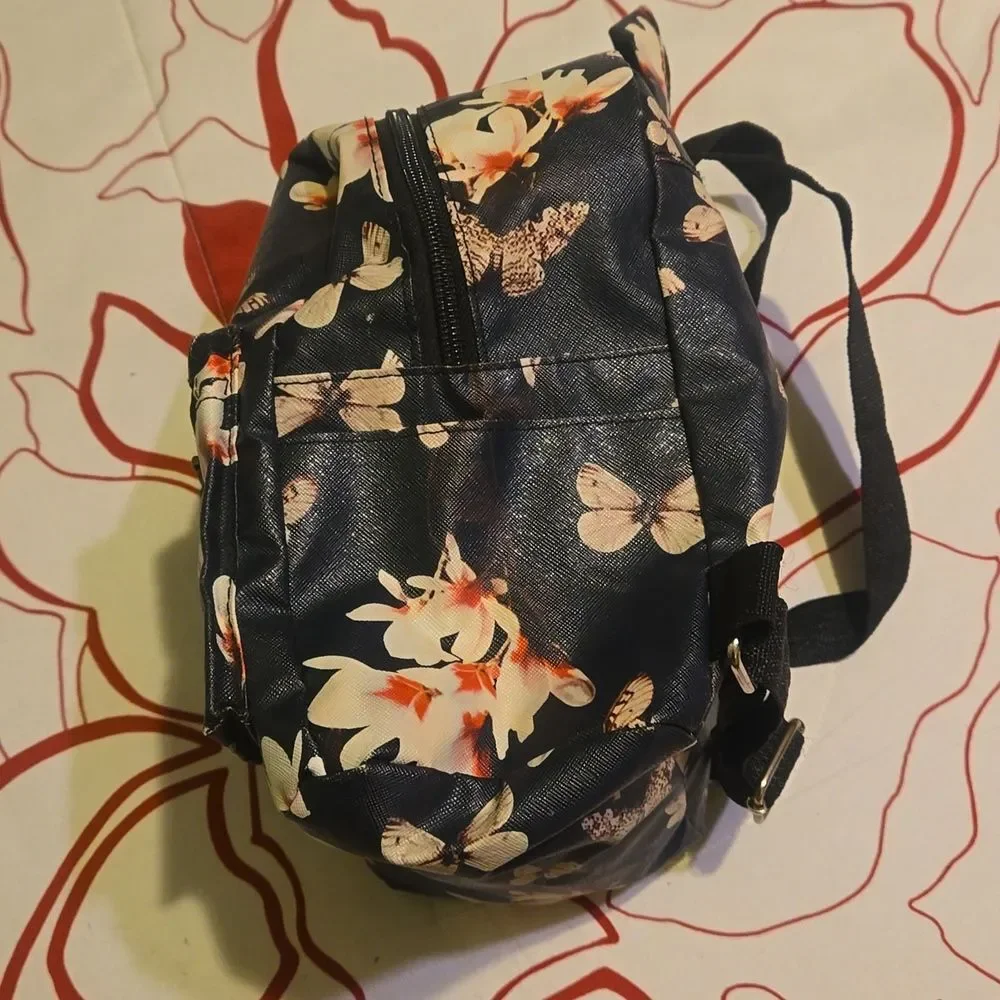 H&L Mini Backpack floral pattern front pocket zippered adjustable casual & chic